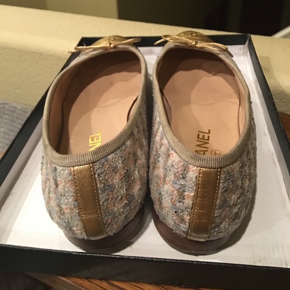 HP 💖💙💜 Chanel gold and tweed flats shoes - Picture 2 of 8